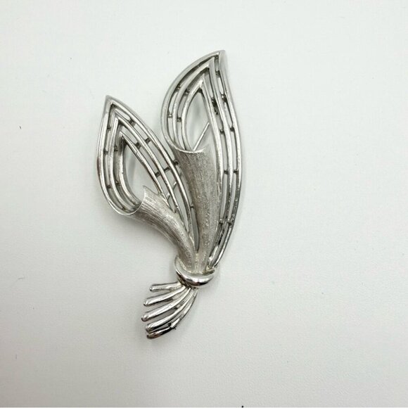 Vintage Crown Trifari Silver Tone Flowers Bouquet Statement Brooch - Picture 3 of 7